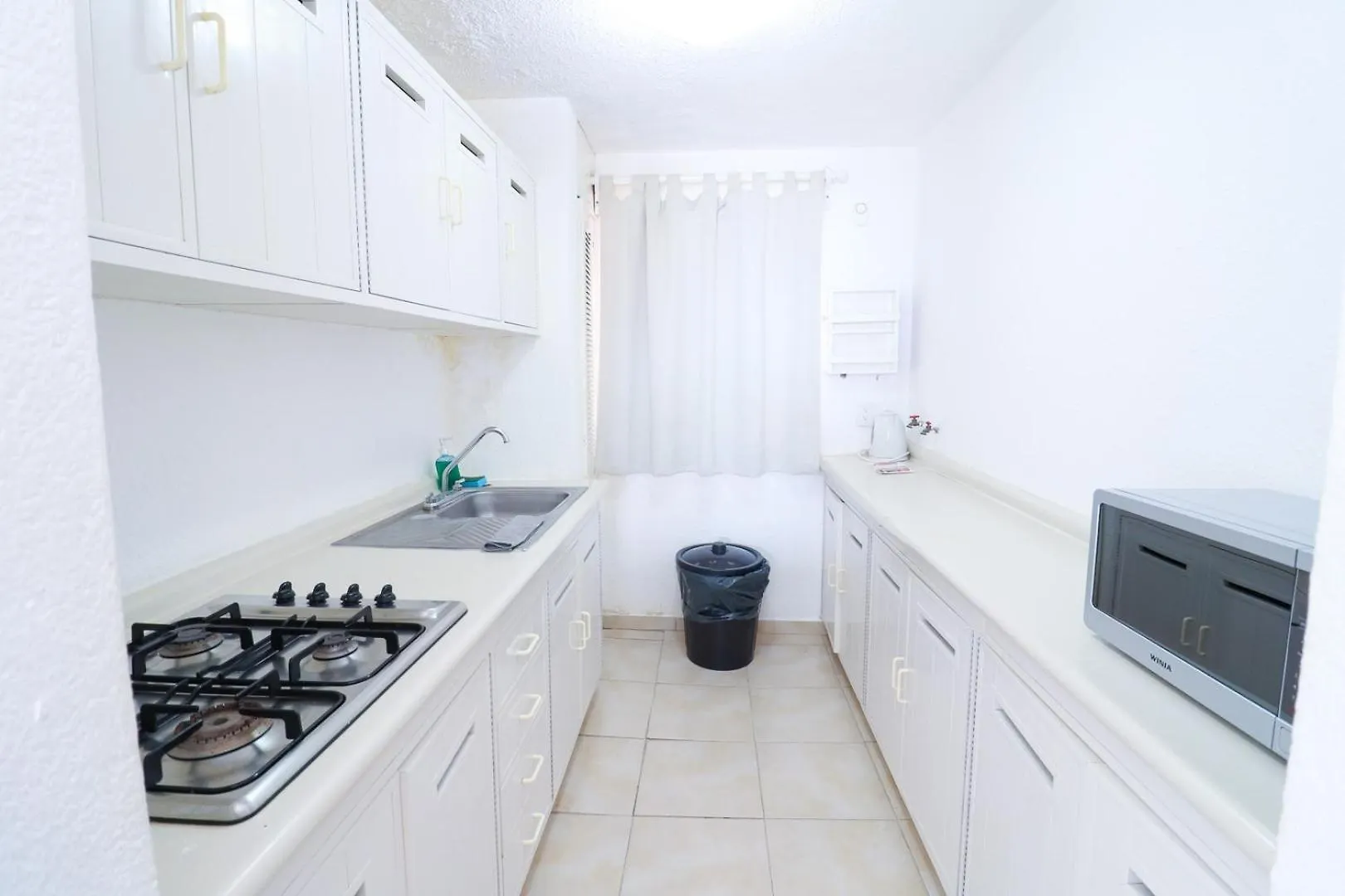 Condo With Balcony & Partial Ocean View At Marlin 칸쿤